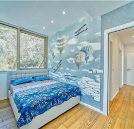 6 bedroom villa with pool and roof terrace, Sveti Stefan, sleeps 12
